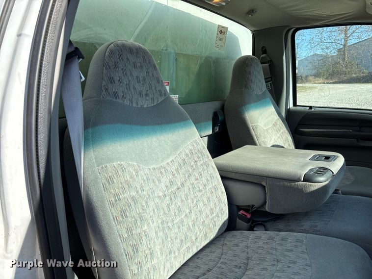 image for item EV3282 1999 Ford F450 Super Duty bucket truck