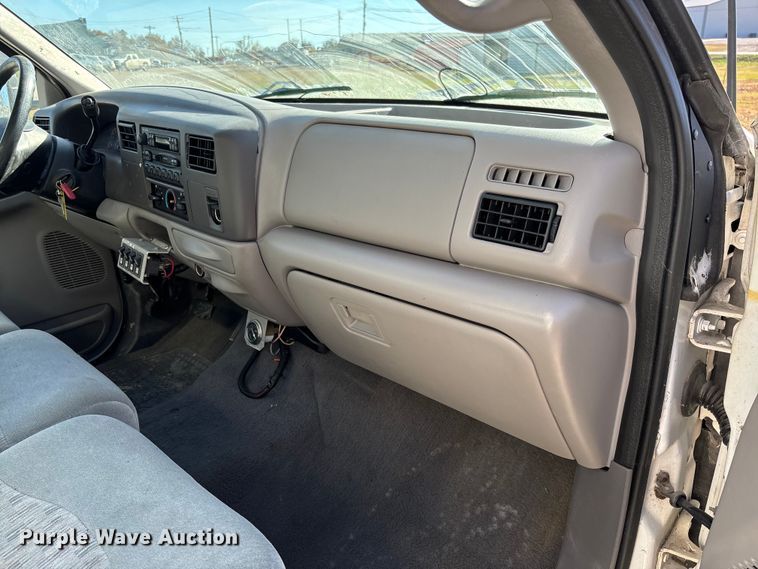 image for item EV3282 1999 Ford F450 Super Duty bucket truck