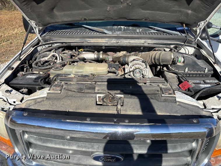 image for item EV3282 1999 Ford F450 Super Duty bucket truck