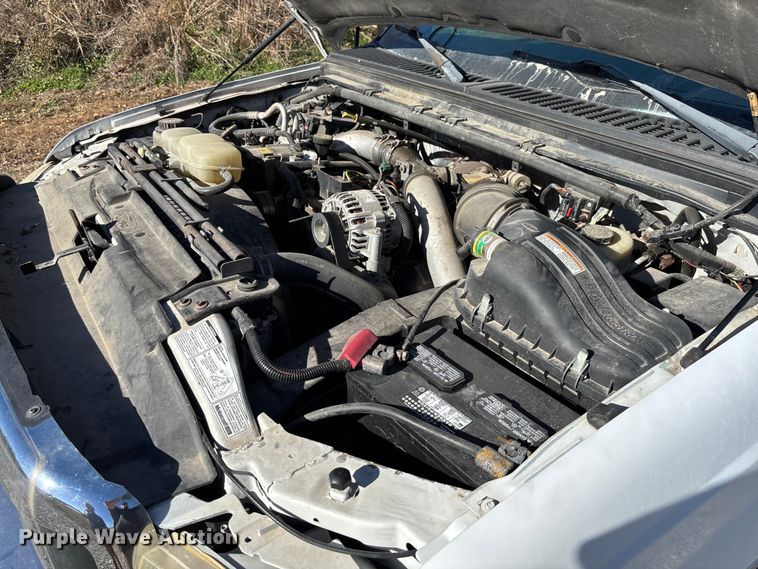 image for item EV3282 1999 Ford F450 Super Duty bucket truck