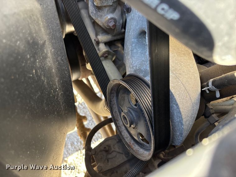 image for item EV3282 1999 Ford F450 Super Duty bucket truck