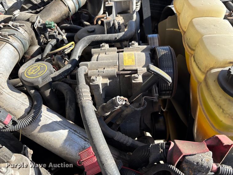 image for item EV3282 1999 Ford F450 Super Duty bucket truck