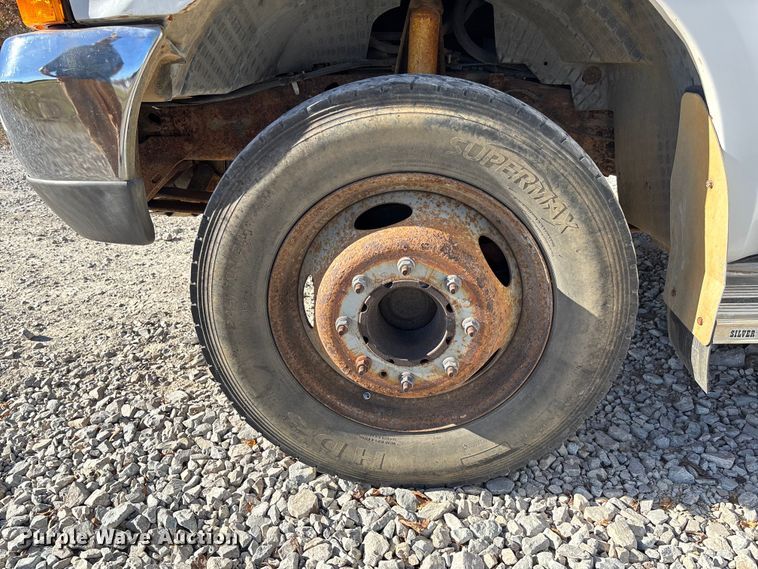 image for item EV3282 1999 Ford F450 Super Duty bucket truck