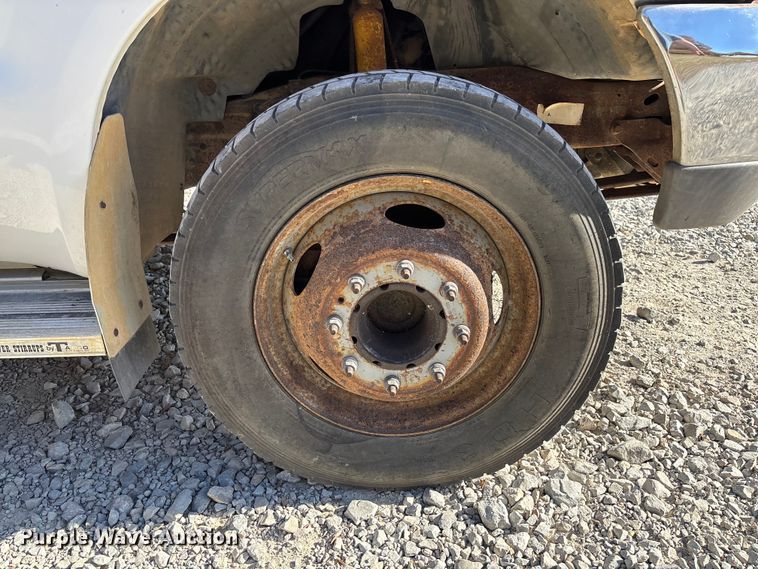 image for item EV3282 1999 Ford F450 Super Duty bucket truck