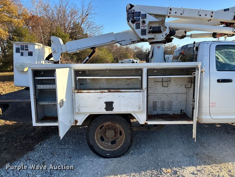 image for item EV3283 2012 Dodge Ram 5500 bucket truck