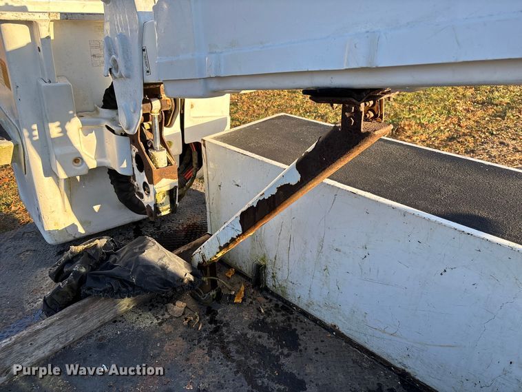 image for item EV3283 2012 Dodge Ram 5500 bucket truck