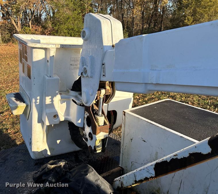 image for item EV3283 2012 Dodge Ram 5500 bucket truck