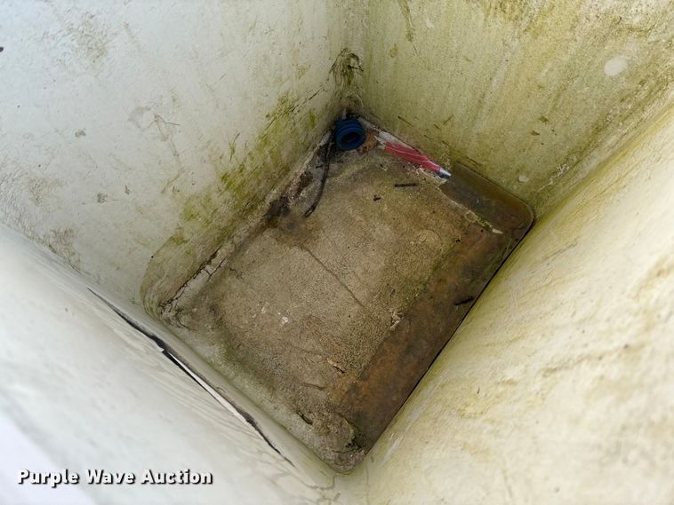 image for item EV3283 2012 Dodge Ram 5500 bucket truck