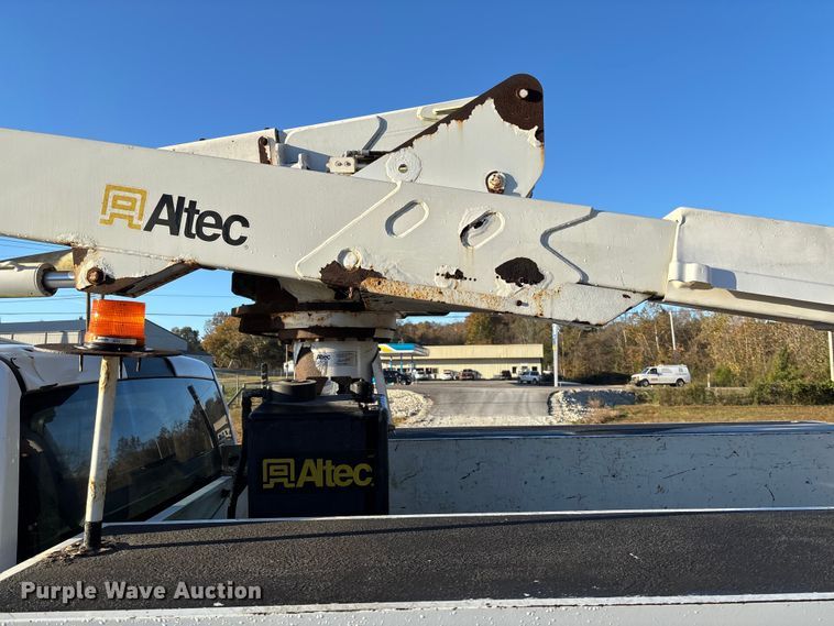 image for item EV3283 2012 Dodge Ram 5500 bucket truck