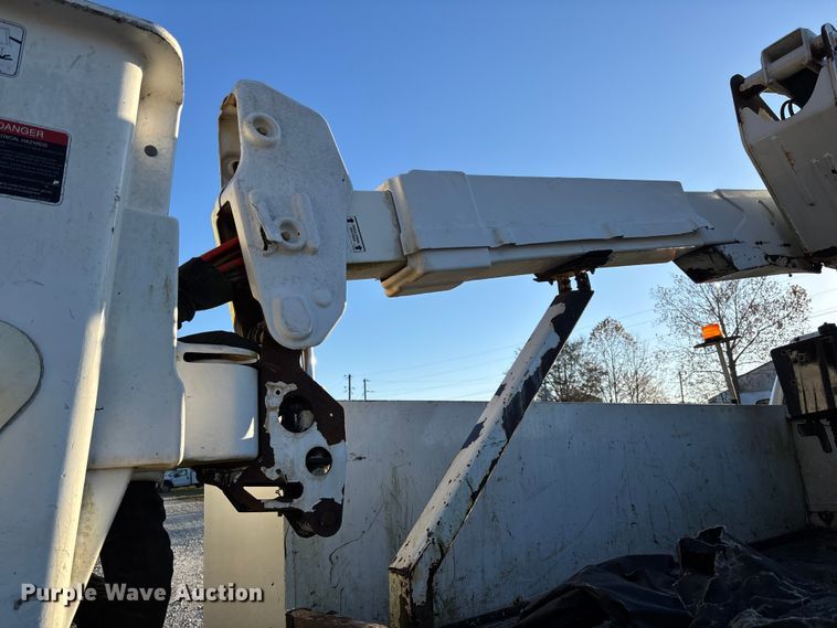 image for item EV3283 2012 Dodge Ram 5500 bucket truck