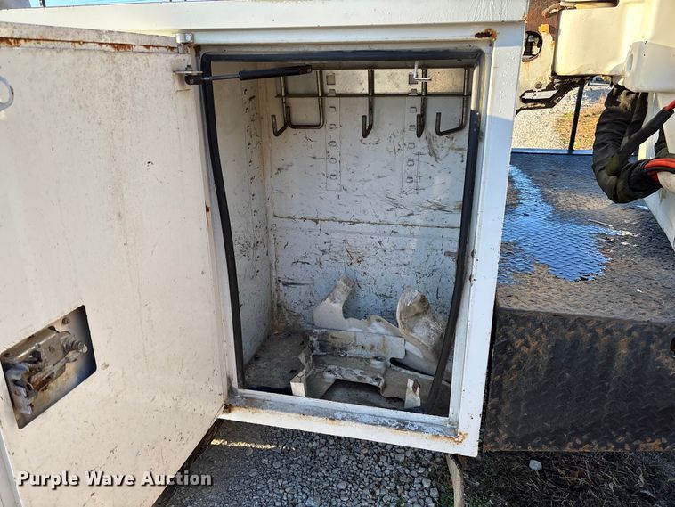 image for item EV3283 2012 Dodge Ram 5500 bucket truck