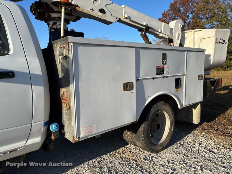 image for item EV3283 2012 Dodge Ram 5500 bucket truck