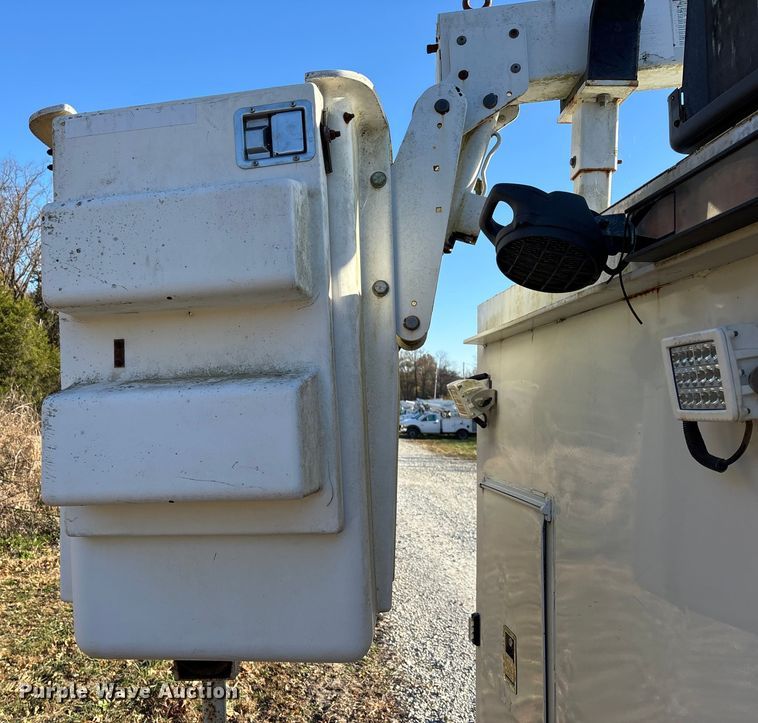 image for item EV3284 2014 Ford F550 XL Super Duty bucket truck