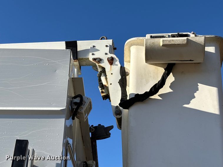 image for item EV3284 2014 Ford F550 XL Super Duty bucket truck