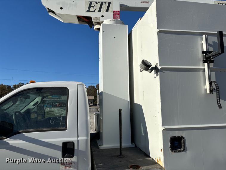 image for item EV3284 2014 Ford F550 XL Super Duty bucket truck