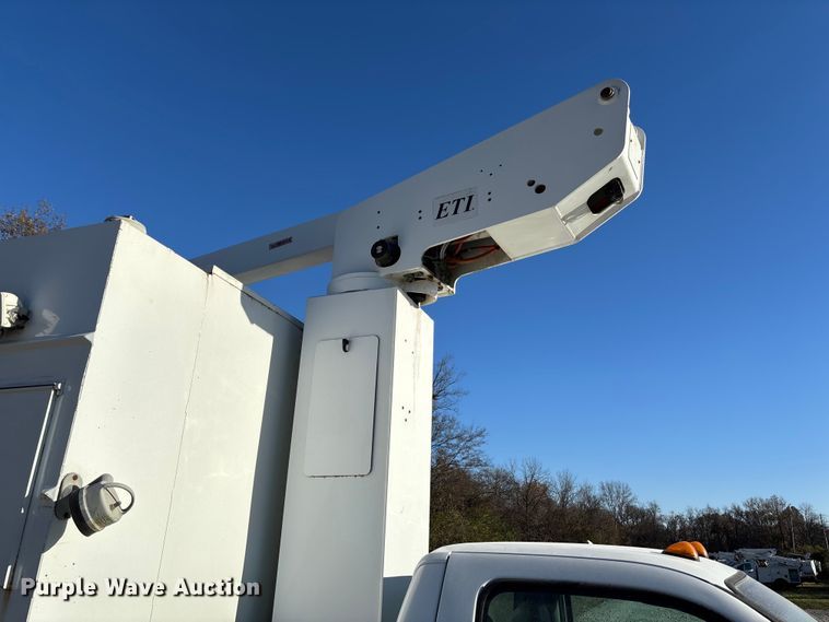 image for item EV3284 2014 Ford F550 XL Super Duty bucket truck