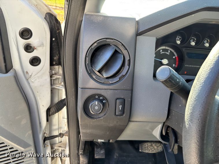 image for item EV3284 2014 Ford F550 XL Super Duty bucket truck