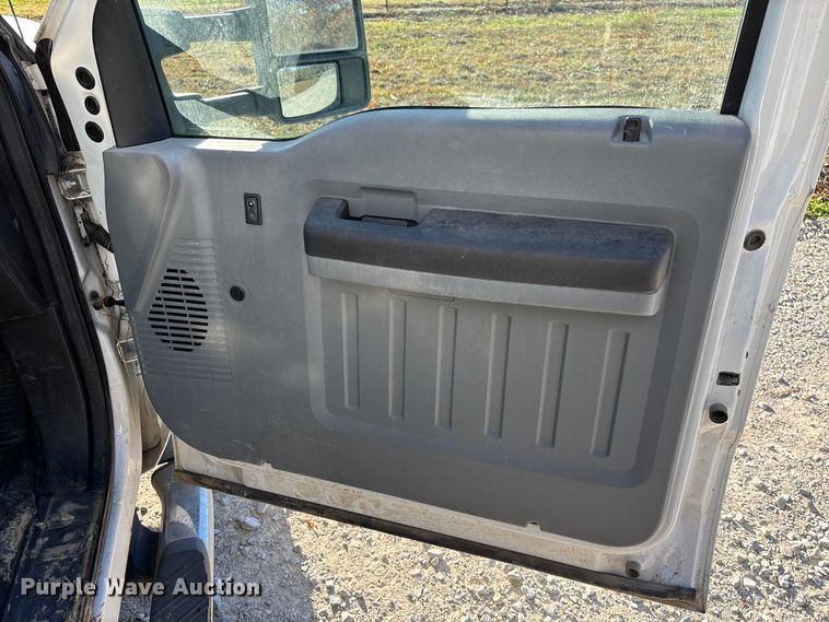 image for item EV3284 2014 Ford F550 XL Super Duty bucket truck