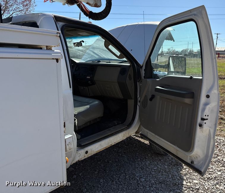 image for item EV3285 2008 Ford F550 XL Super Duty bucket truck