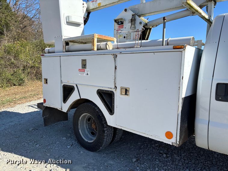 image for item EV3286 2011 Ford F350 Super Duty bucket truck