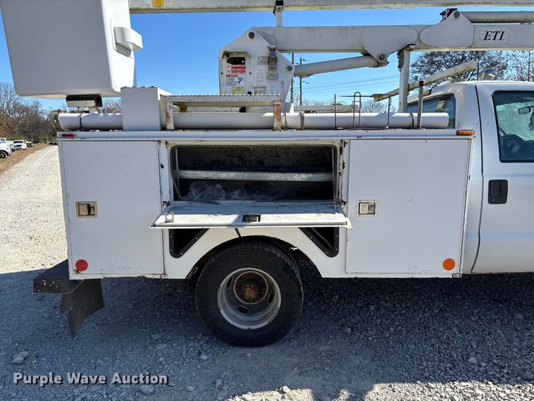 image for item EV3286 2011 Ford F350 Super Duty bucket truck