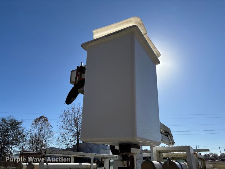 image for item EV3286 2011 Ford F350 Super Duty bucket truck