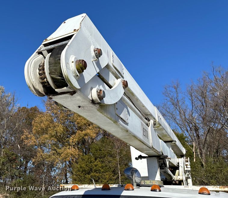 image for item EV3286 2011 Ford F350 Super Duty bucket truck