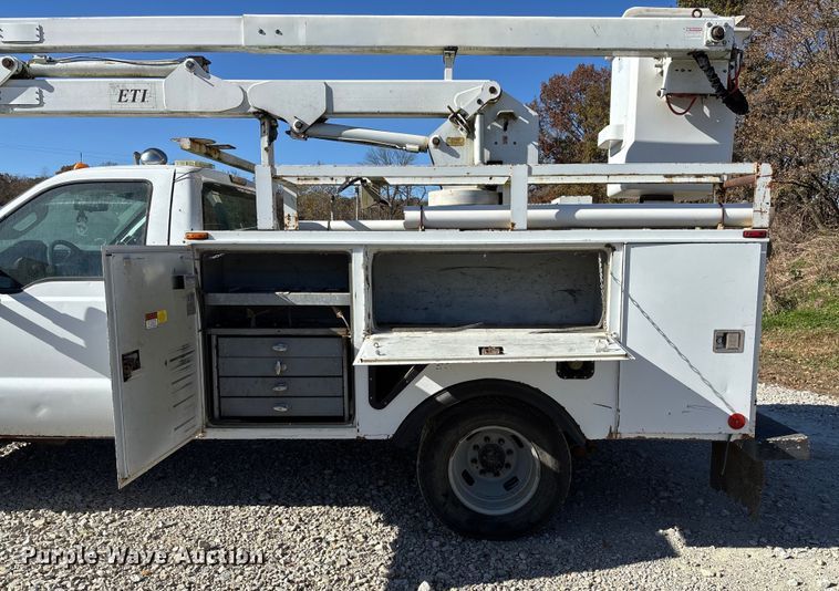 image for item EV3286 2011 Ford F350 Super Duty bucket truck