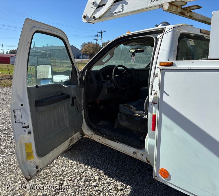 image for item EV3286 2011 Ford F350 Super Duty bucket truck