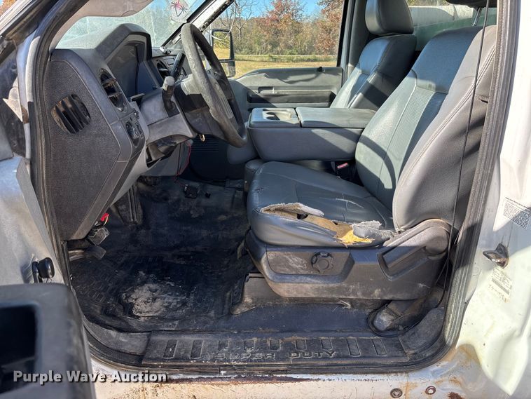 image for item EV3286 2011 Ford F350 Super Duty bucket truck