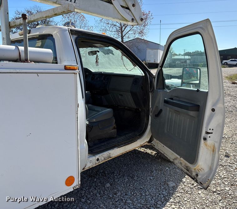 image for item EV3286 2011 Ford F350 Super Duty bucket truck