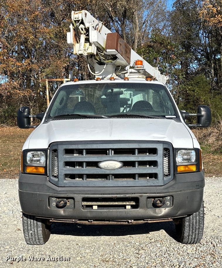 CAMIóN CON CANASTILLA 2006 FORD ALTEC