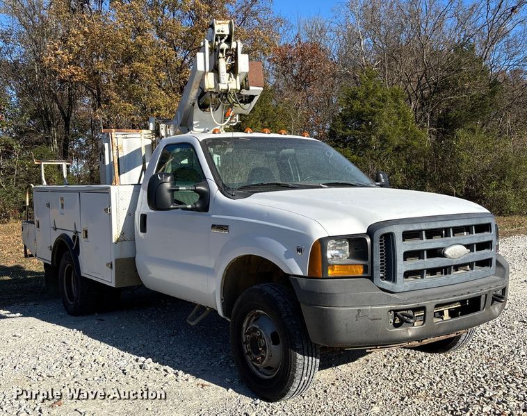CAMIóN CON CANASTILLA 2006 FORD ALTEC