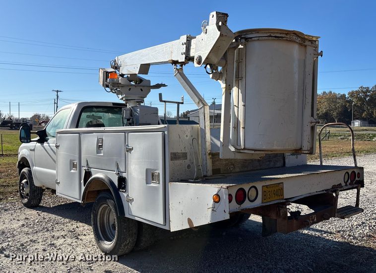 image for item EV3287 2006 Ford F350 Super Duty bucket truck