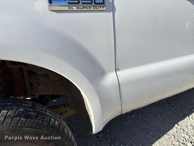 image for item EV3287 2006 Ford F350 Super Duty bucket truck