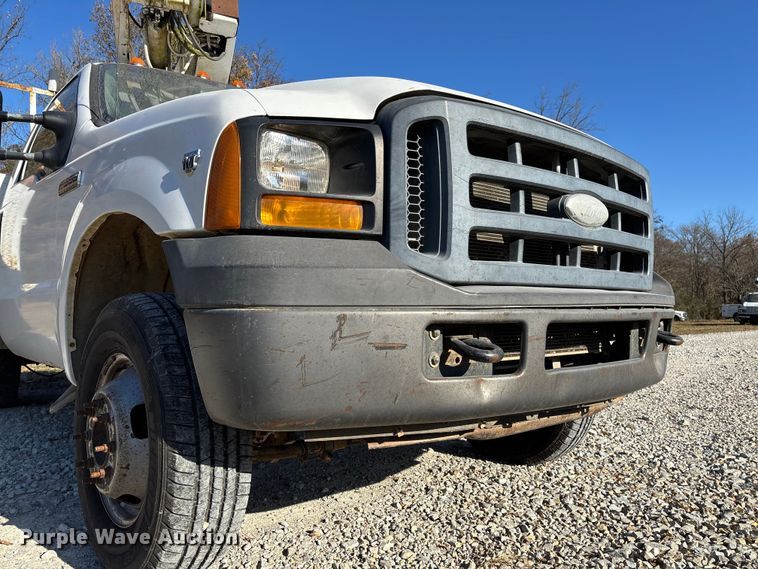 image for item EV3287 2006 Ford F350 Super Duty bucket truck