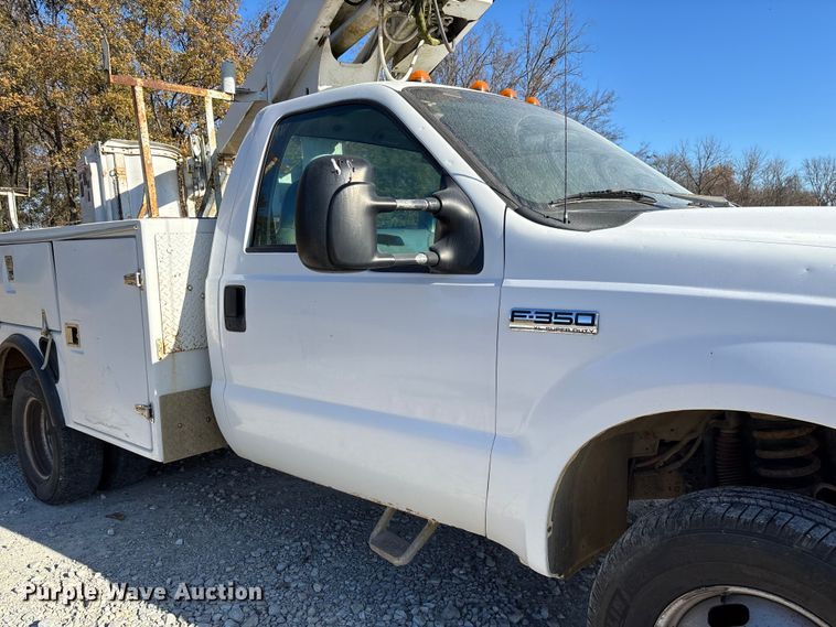 image for item EV3287 2006 Ford F350 Super Duty bucket truck