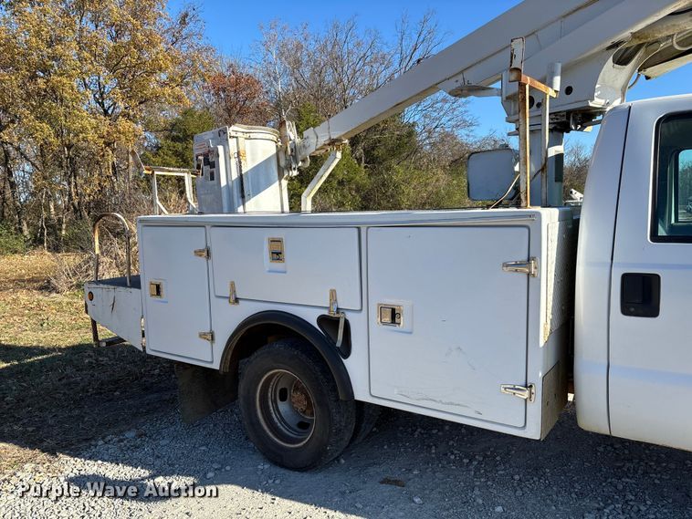 image for item EV3287 2006 Ford F350 Super Duty bucket truck