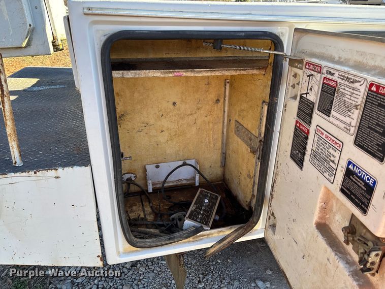 image for item EV3287 2006 Ford F350 Super Duty bucket truck