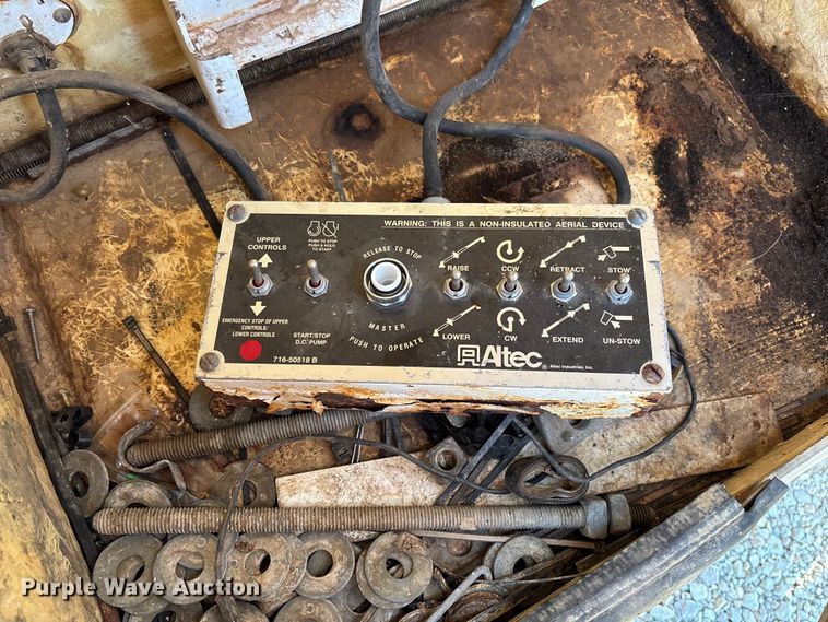 image for item EV3287 2006 Ford F350 Super Duty bucket truck