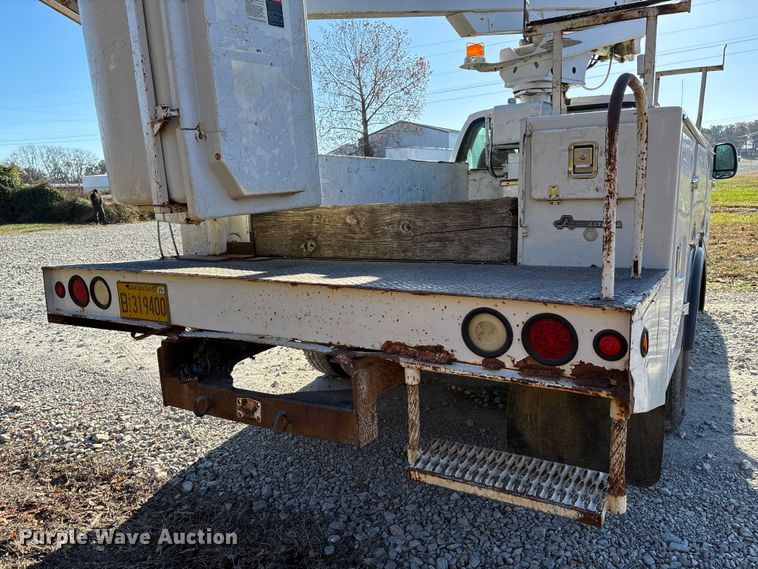 image for item EV3287 2006 Ford F350 Super Duty bucket truck