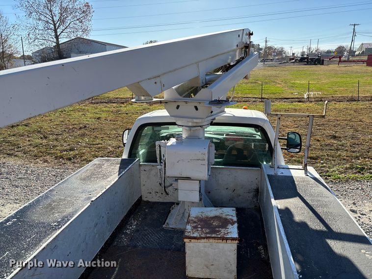 image for item EV3287 2006 Ford F350 Super Duty bucket truck