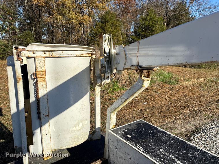 image for item EV3287 2006 Ford F350 Super Duty bucket truck