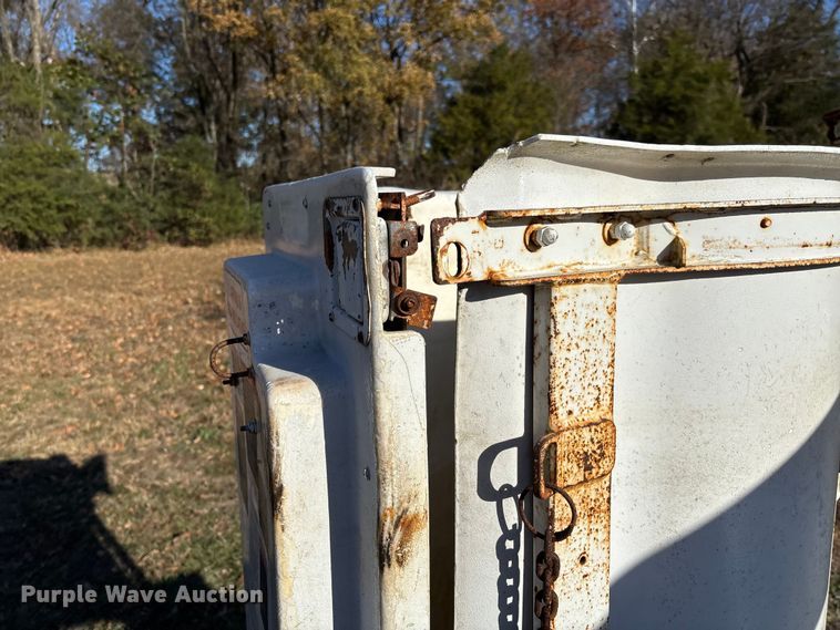 image for item EV3287 2006 Ford F350 Super Duty bucket truck