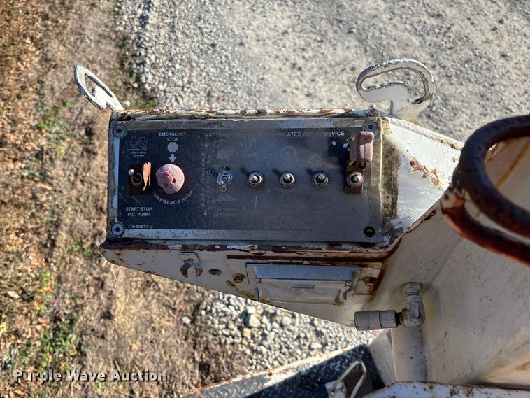 image for item EV3287 2006 Ford F350 Super Duty bucket truck