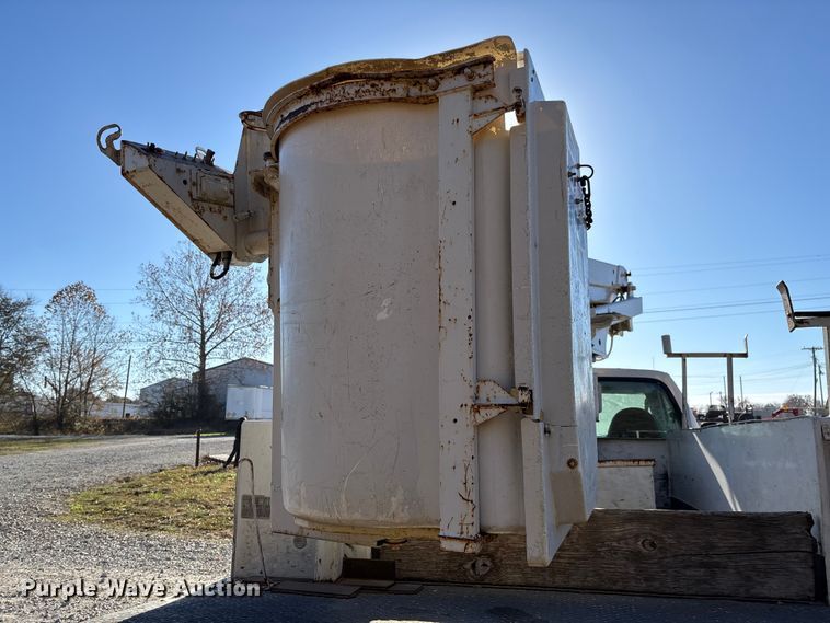 image for item EV3287 2006 Ford F350 Super Duty bucket truck