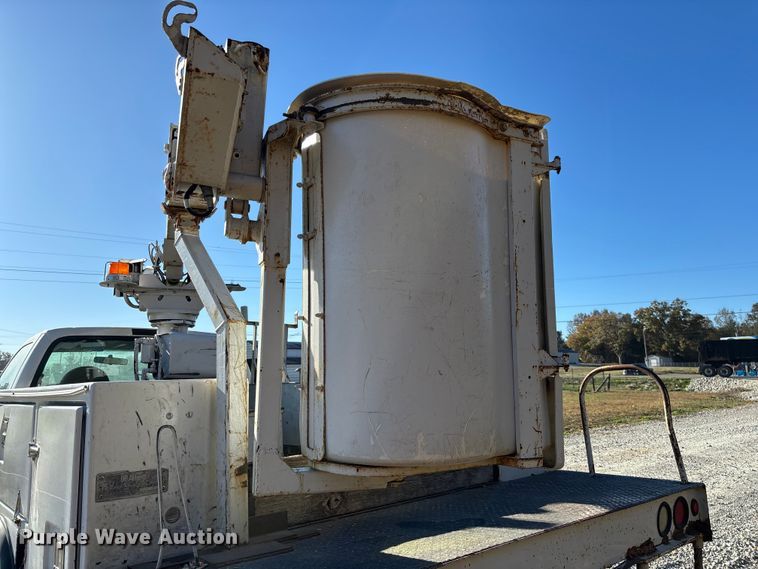 image for item EV3287 2006 Ford F350 Super Duty bucket truck