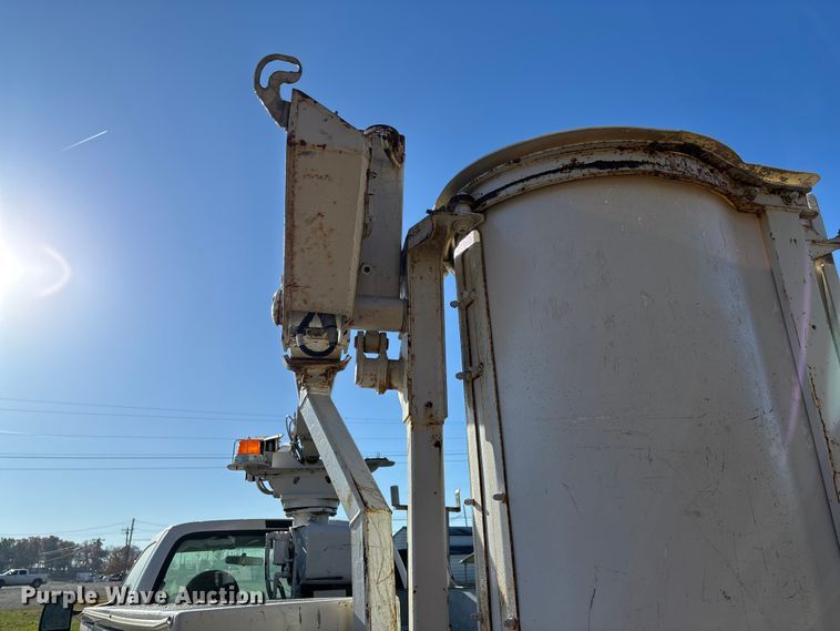 image for item EV3287 2006 Ford F350 Super Duty bucket truck