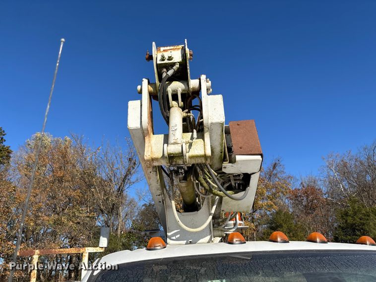 image for item EV3287 2006 Ford F350 Super Duty bucket truck