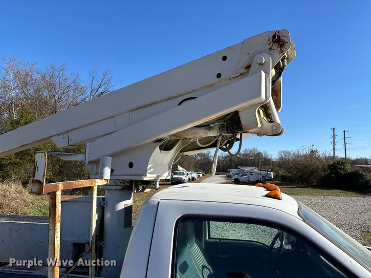 image for item EV3287 2006 Ford F350 Super Duty bucket truck